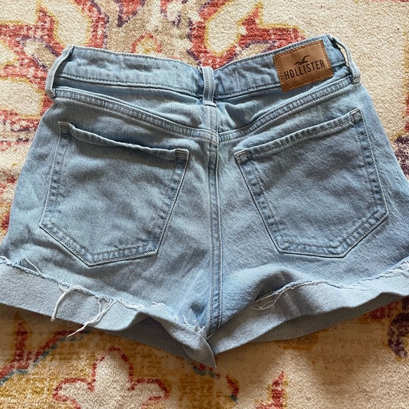Hollister high waisted shorts size 2 26 waist - Picture 2 of 2